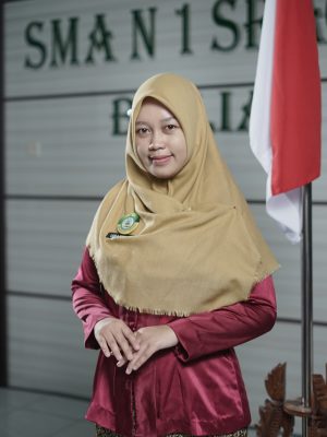 Layla Nur Rahmawati, S.Pd (Staff Kurikulum)